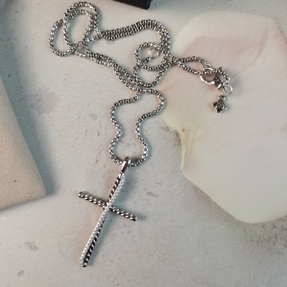 DAVID YURMAN Petite Cross Necklace with dimond